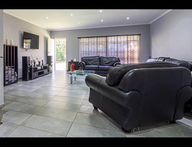 4 BEDROOM HOUSE FOR SALE IN PROTEA PARK